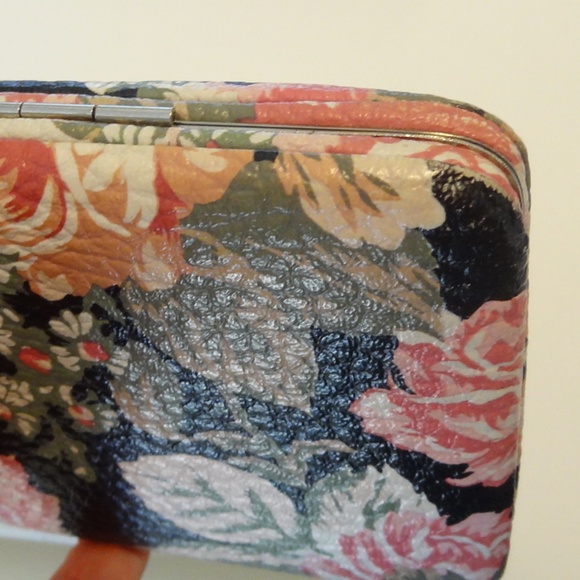 Urban Outfitters Wallet Clutch - Picture 3 of 4